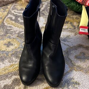 Munro Elegant Black Leather Booties